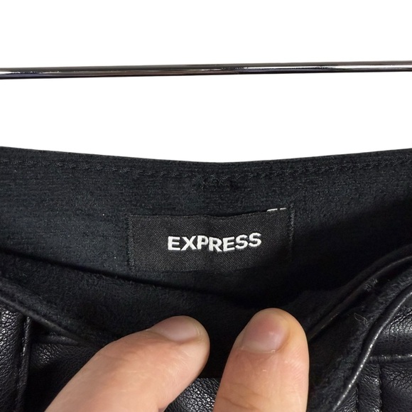 NWOT Express Super High Waisted Faux Leather 90s Bermuda Shorts Black Size 2 - Picture 11 of 14
